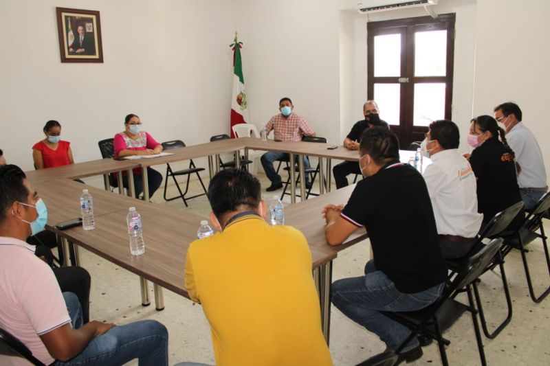 ERIKA SAAB LARA SE REUNIO CON AUTORIDADES DE LA SECCION 15 DEL SNTE.